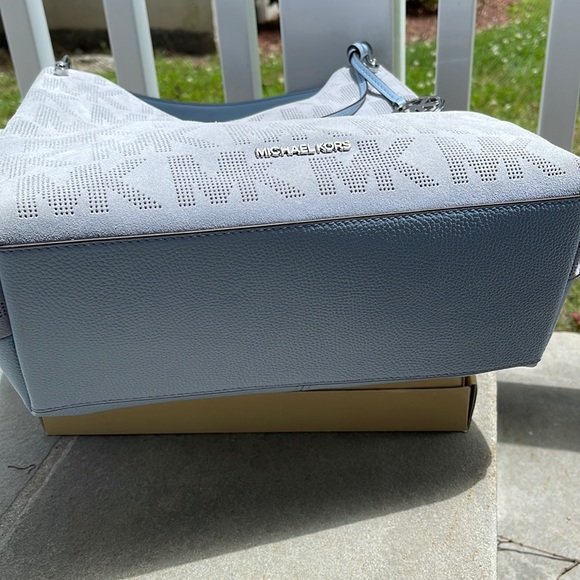 Micheal Kors Light Blue Leather&Suede Hobo bag. Pair w/matching leather shoes. - Picture 3 of 16